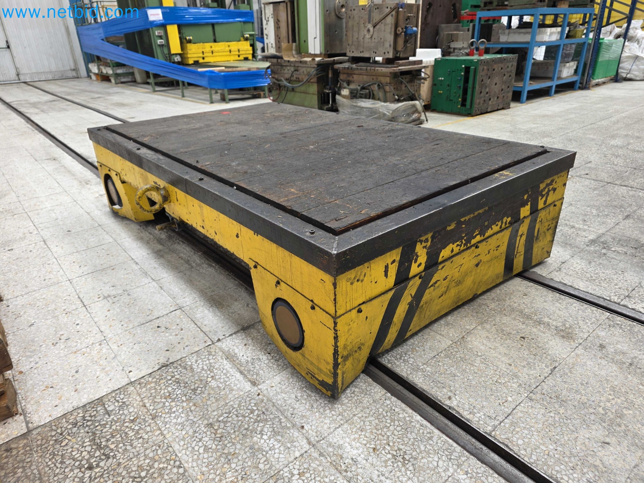 Schienengeführter Transportwagen